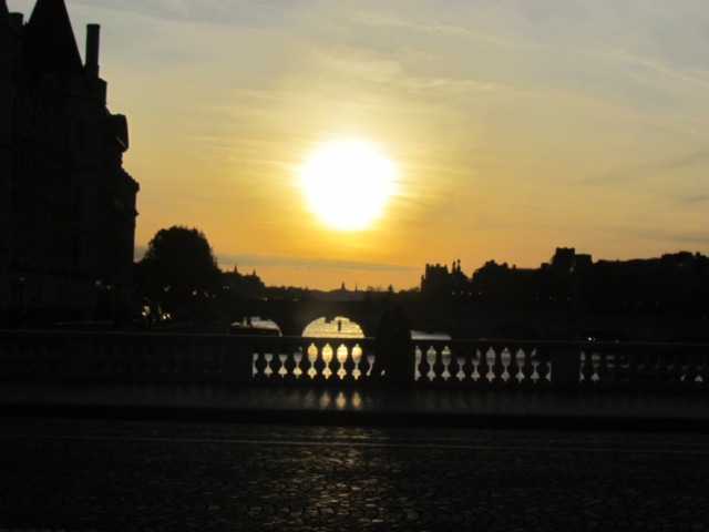 A beautiful Paris sunset over the Seine.