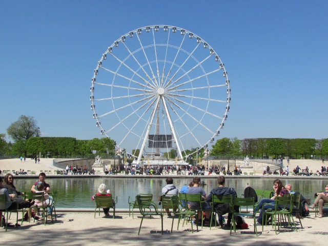 Paris' ferris wheel. It was there when we were in Paris last Christmas but we learned that since then they dismantled and rebuilt it on the same spot.